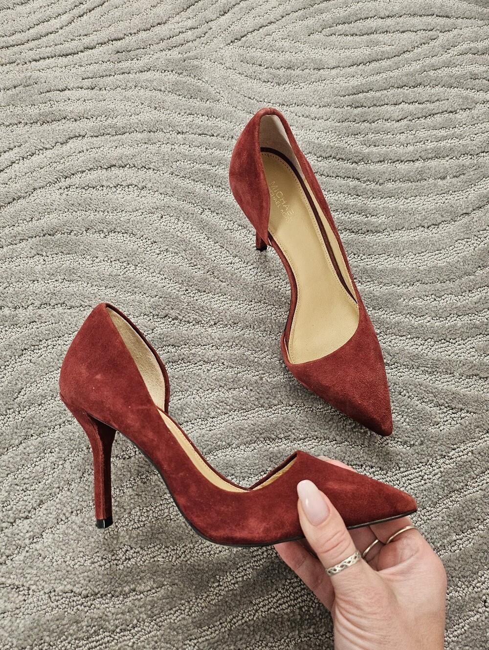 Michael Kors Size 7M Burgundy Suede/Leather Pump High Heels Pointy Shoes Metal